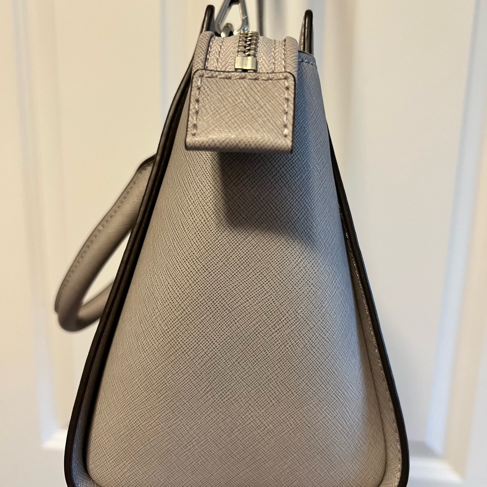 🩶 LIKE NEW 🩶 Michael Kors grey saffiano leather satchel with crossbody strap. - Picture 6 of 12